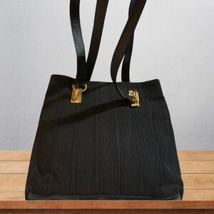 Sharif black ripple woven tote. Excellent condition no call outs